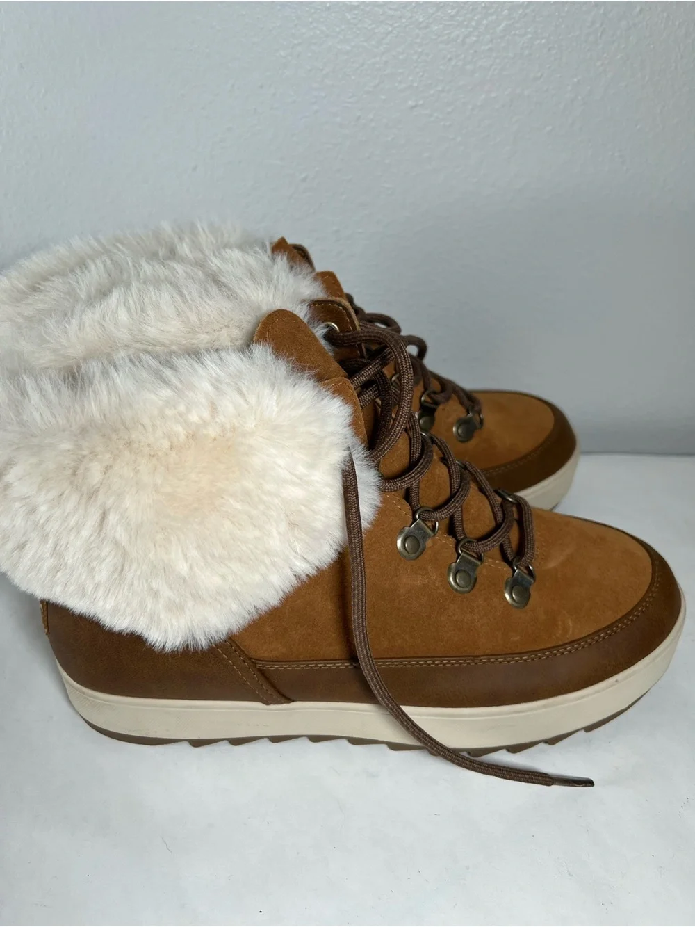 Koolaburra by Ugg boots size 9
